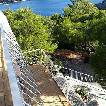 Nyaraló Tatjana *